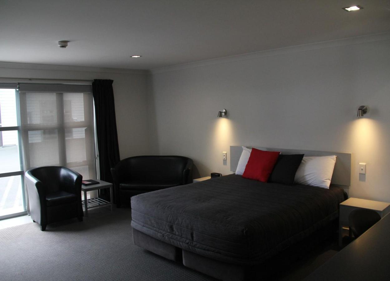 Pukekura Motor Lodge New Plymouth Luaran gambar A typical motel room