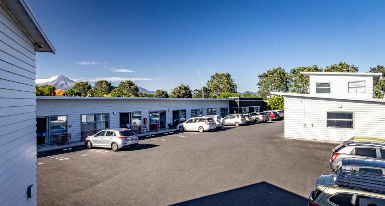 Pukekura Motor Lodge New Plymouth Luaran gambar The school's main building