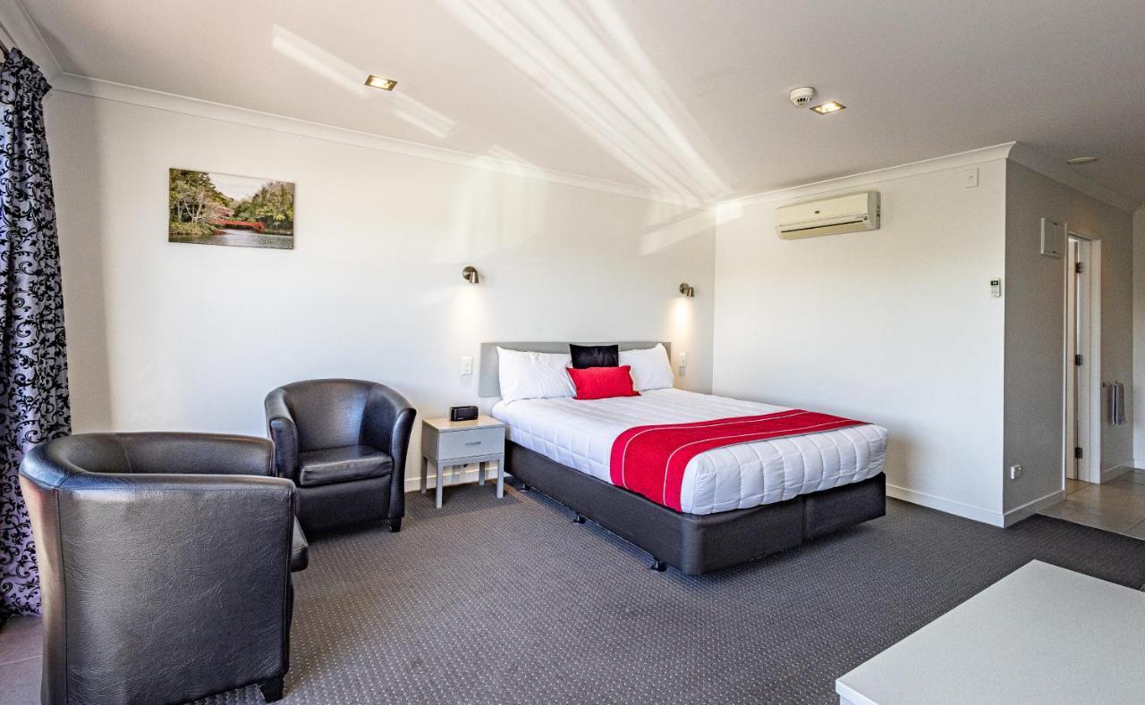 Pukekura Motor Lodge New Plymouth Luaran gambar A typical motel room