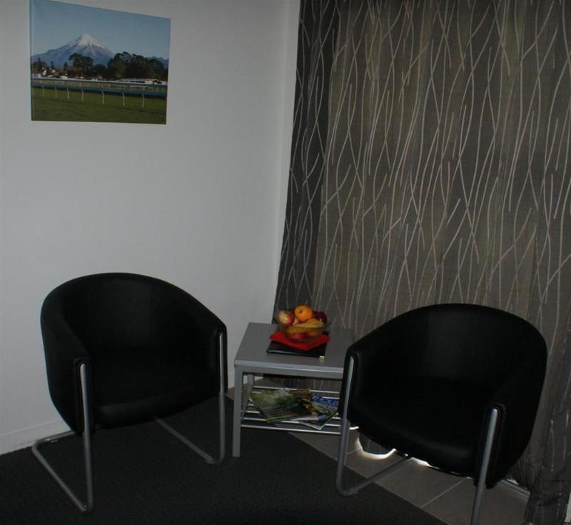 Pukekura Motor Lodge New Plymouth Luaran gambar A waiting room at an airport